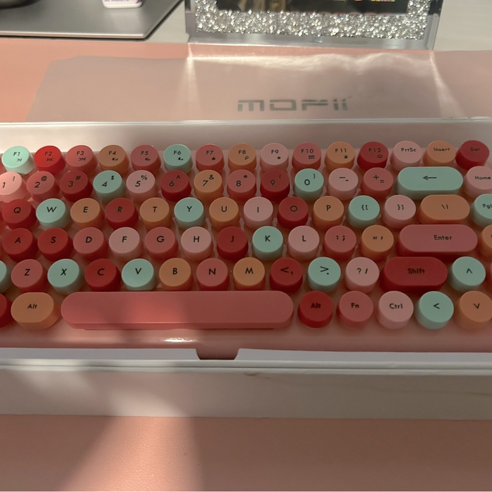 Brand new wireless keyboard *Brand Mofii*